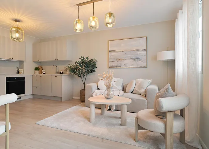 Stylish Newly Renovated In Apartment *